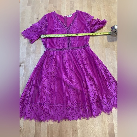 Andree By Unit Lace Short Sleeve Lace Fuchsia Pink V-neck Mini Dress Size Medium - Picture 9 of 11